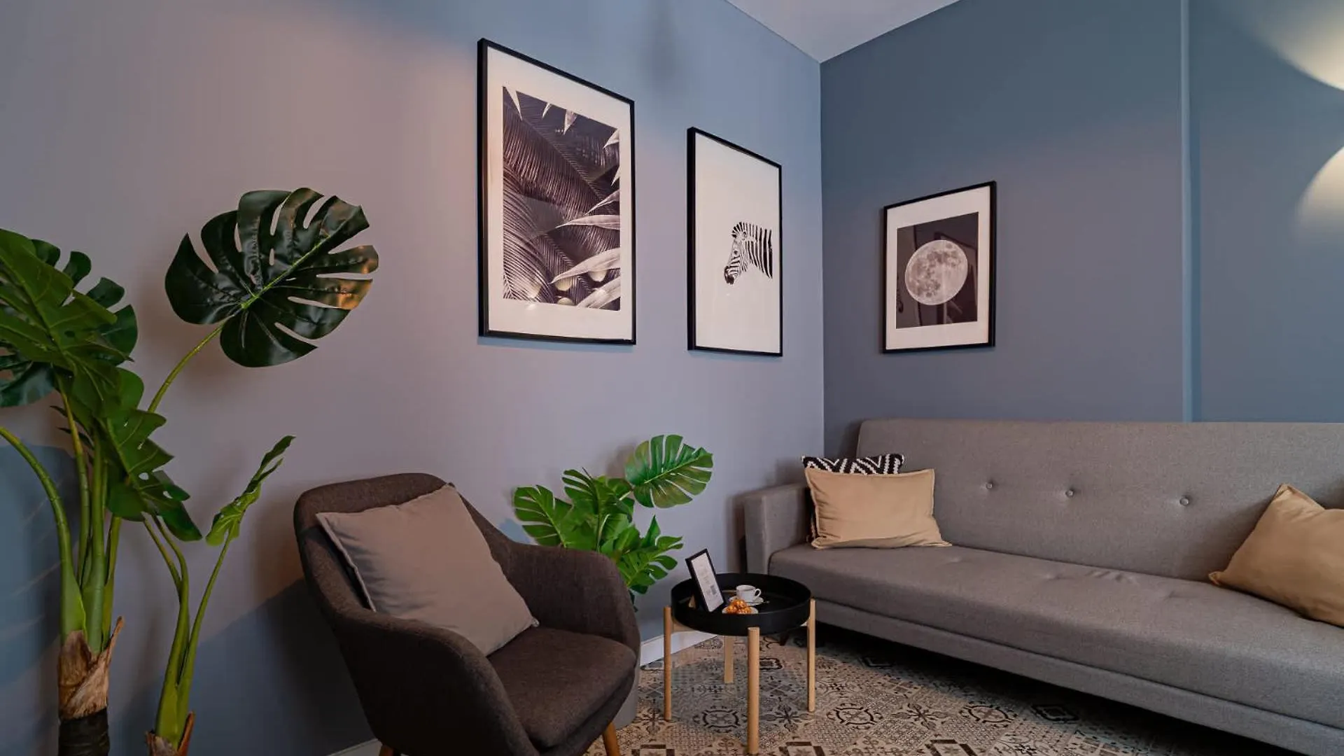 Apartment Chic Black & White 2Br Retreat On Dambovitei Bucharest Romania
