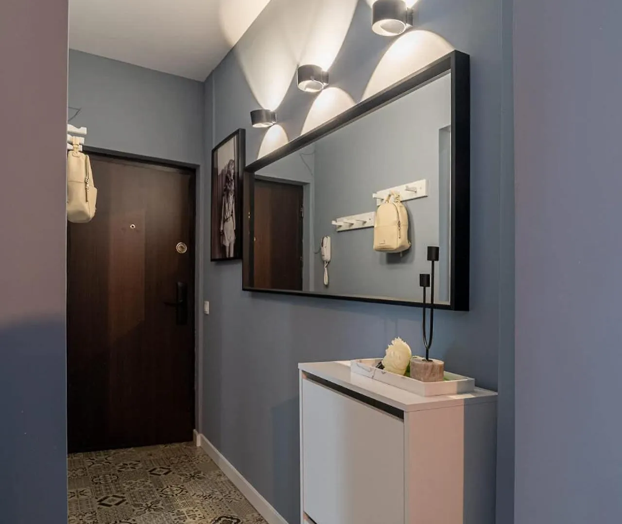 Chic Black & White 2Br Retreat On Dambovitei Bucharest 0*,