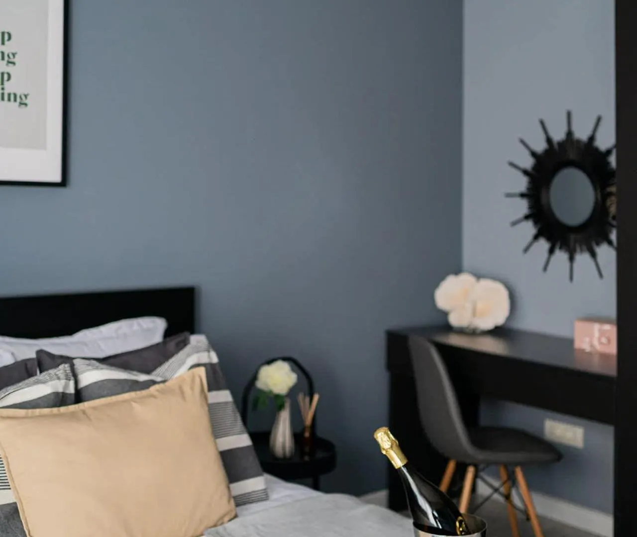 Apartment Chic Black & White 2Br Retreat On Dambovitei Bucharest