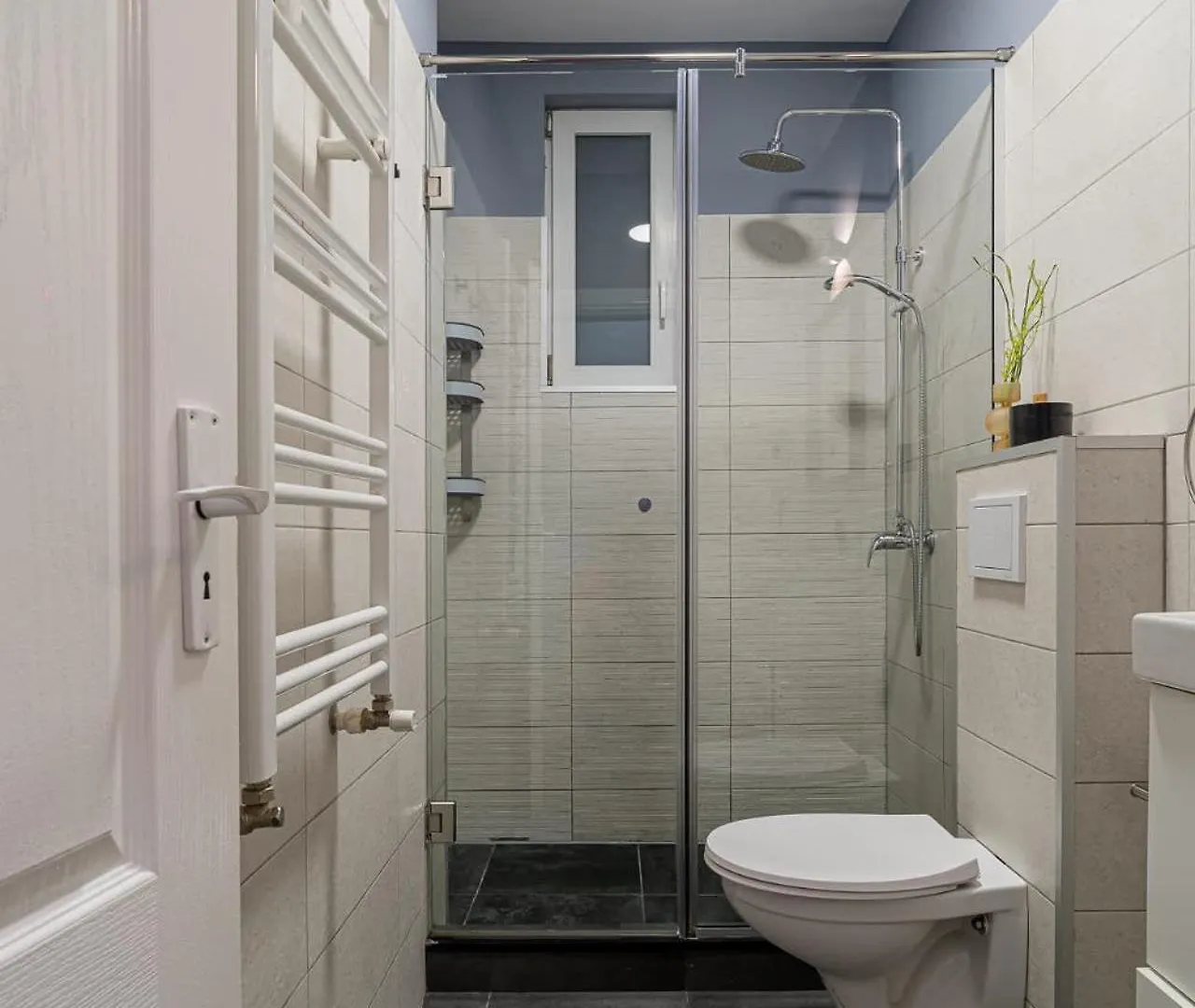 Apartment Chic Black & White 2Br Retreat On Dambovitei Bucharest Romania