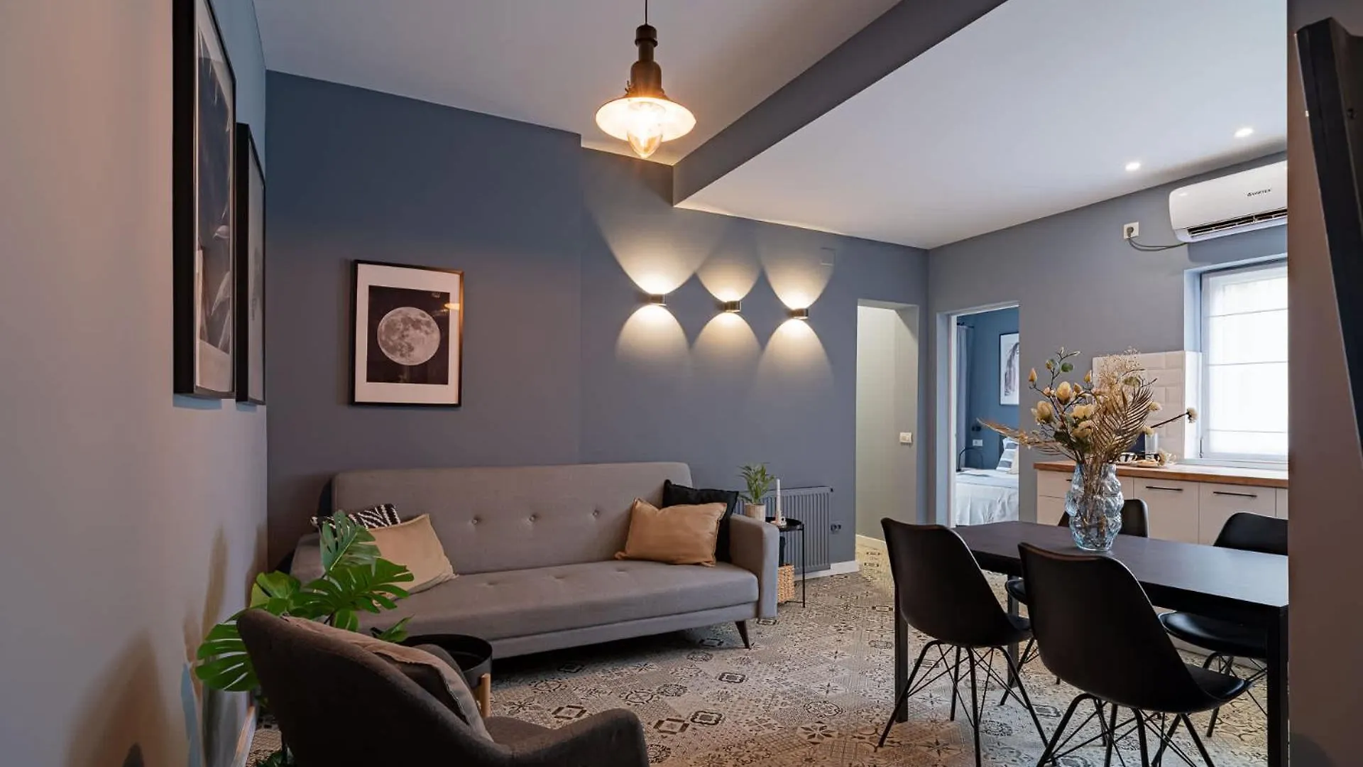 Chic Black & White 2Br Retreat On Dambovitei Bucharest