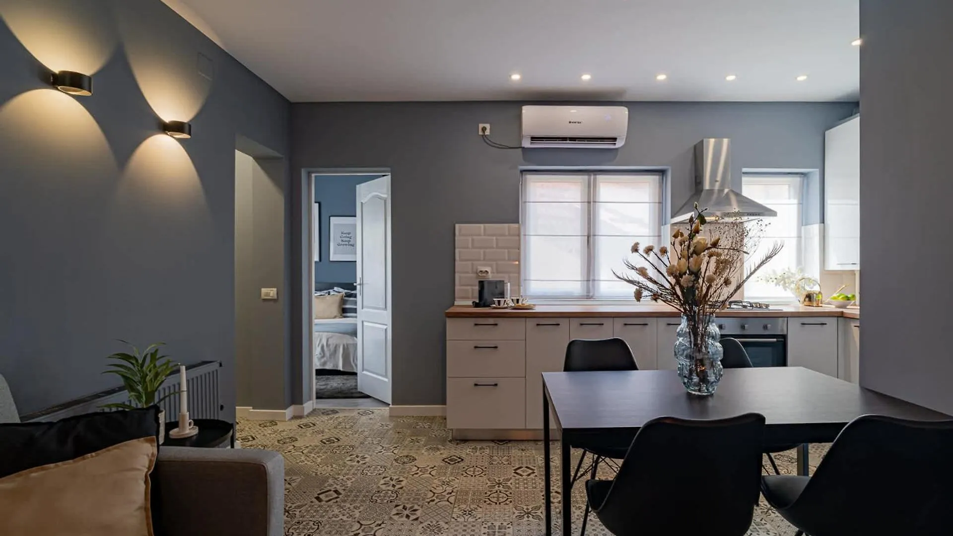 Chic Black & White 2Br Retreat On Dambovitei Bucharest Apartment